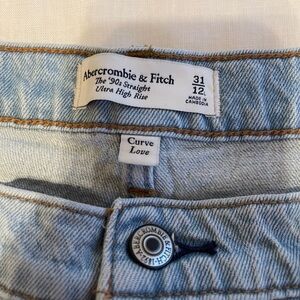 Abercrombie & Fitch, 90’s Straight Ultra High Rise, Size 31 Tall, Light Wash